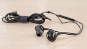 best noise cancelling earbuds for small ears